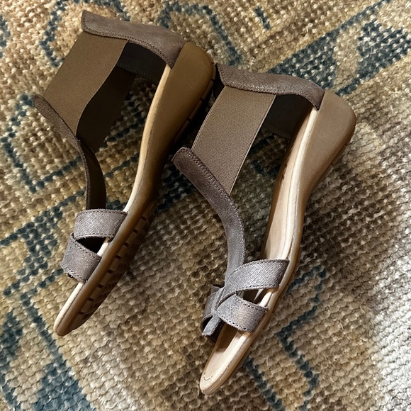 THE FLEXX Metallic Taupe Color Band Together Gladiator Sandal Shoes Size US 7.5 - Picture 4 of 8